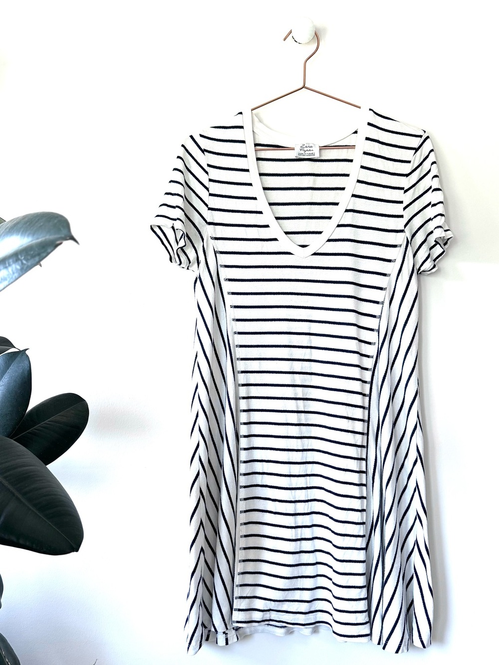 Zara Striped Dress White Navy V-Neck Swing Dress Size M